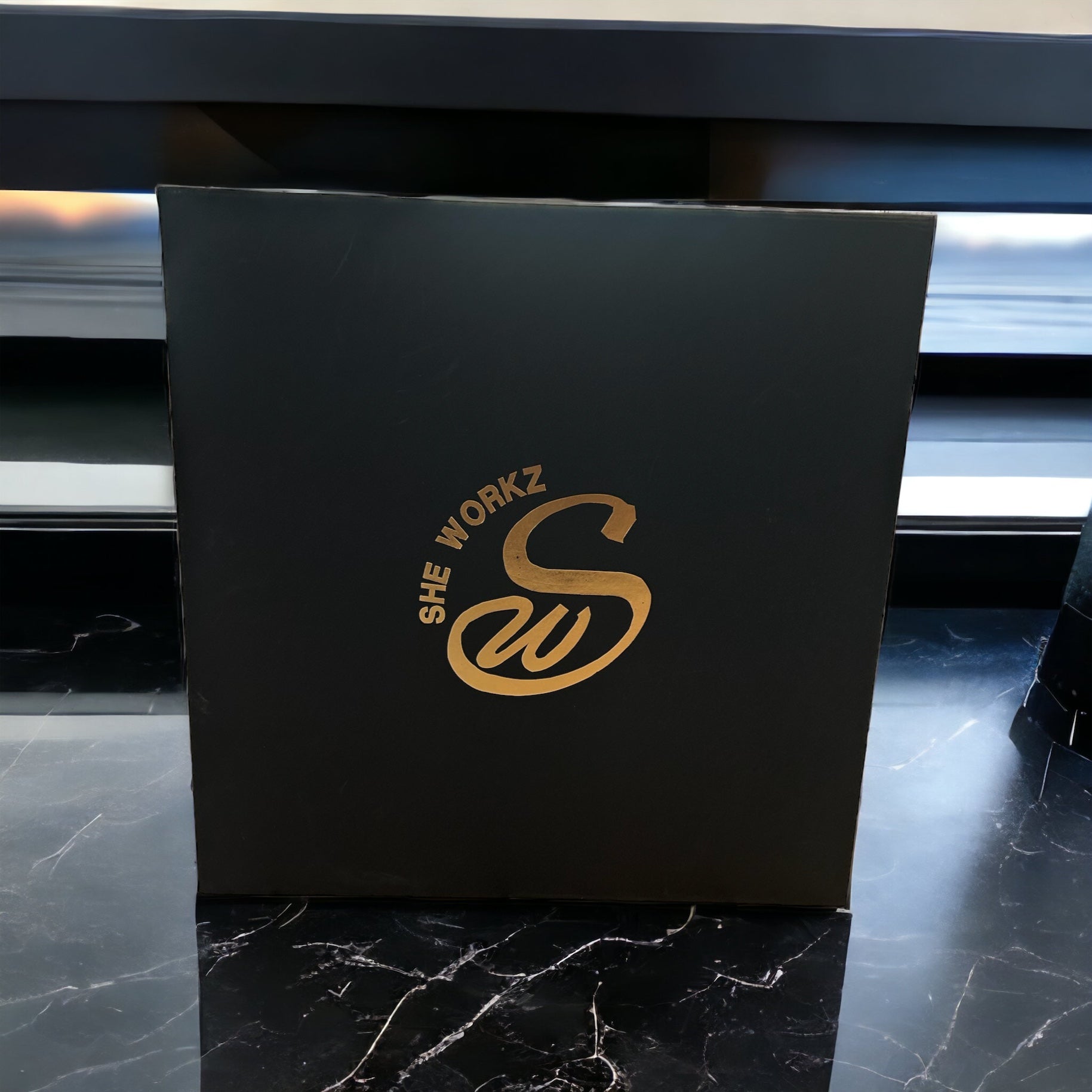SheWorkz Hat Box