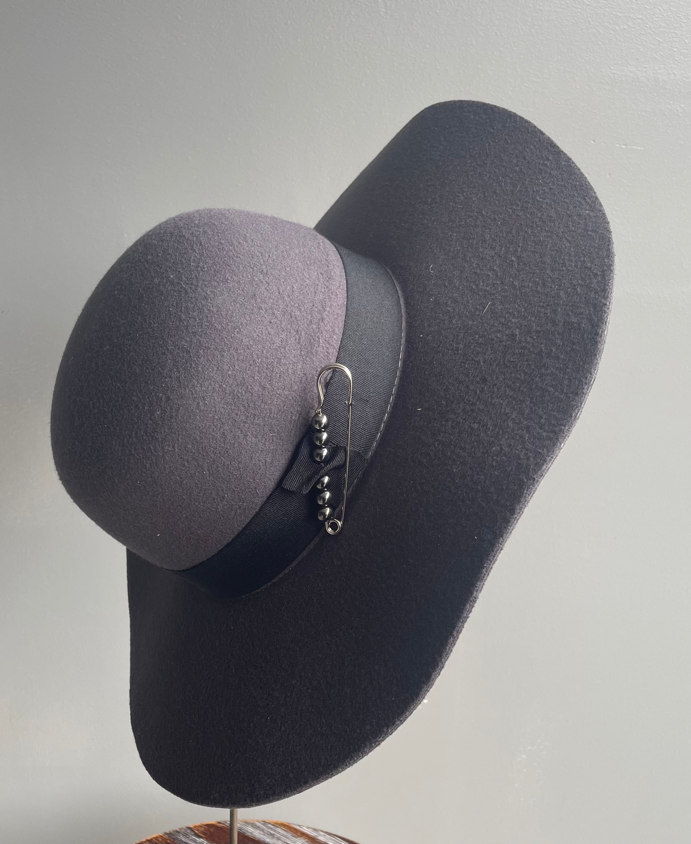 SheWorkz Grey and Black Open Crown